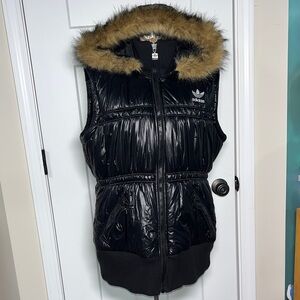 adidas Women’s Full Zip Hooded Puffer Vest with Faux-Fur Size XL